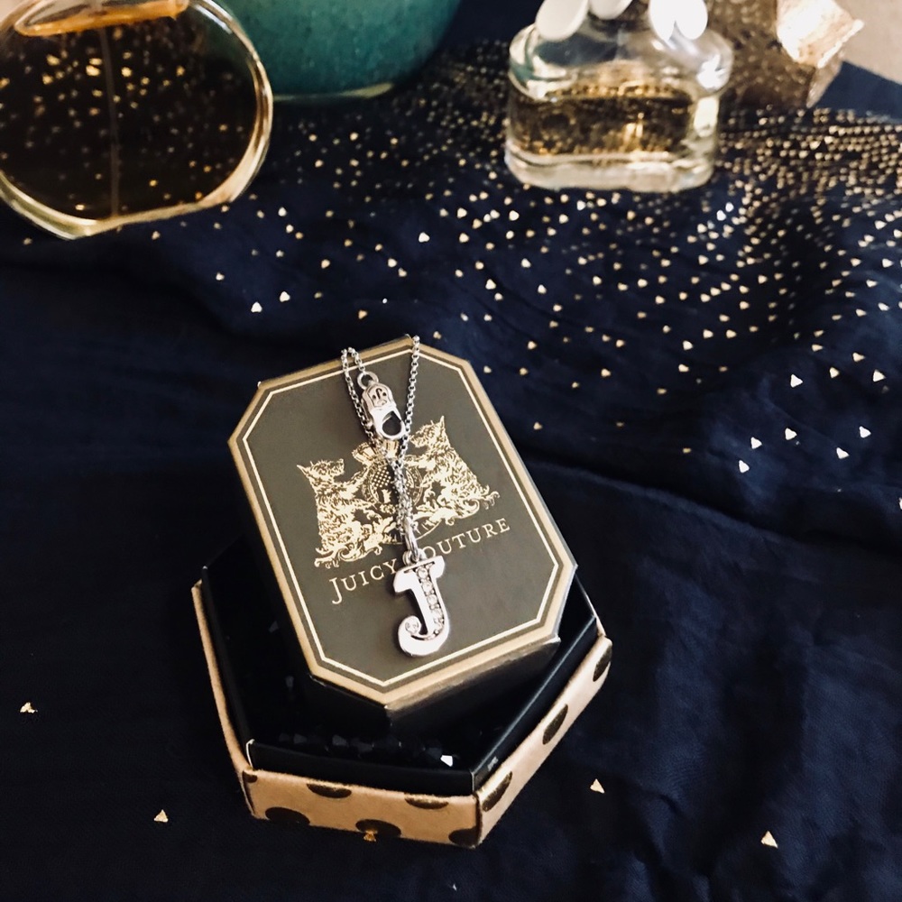 Juicy couture 💎 silver J initial necklace